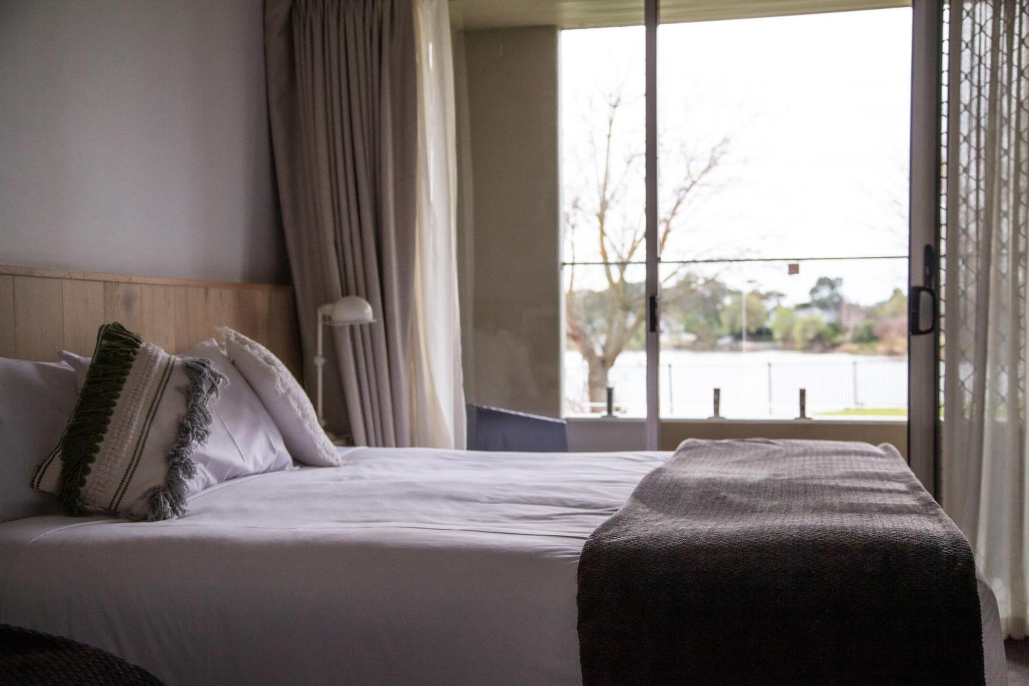 Nagambie Waterfront Motel Экстерьер фото
