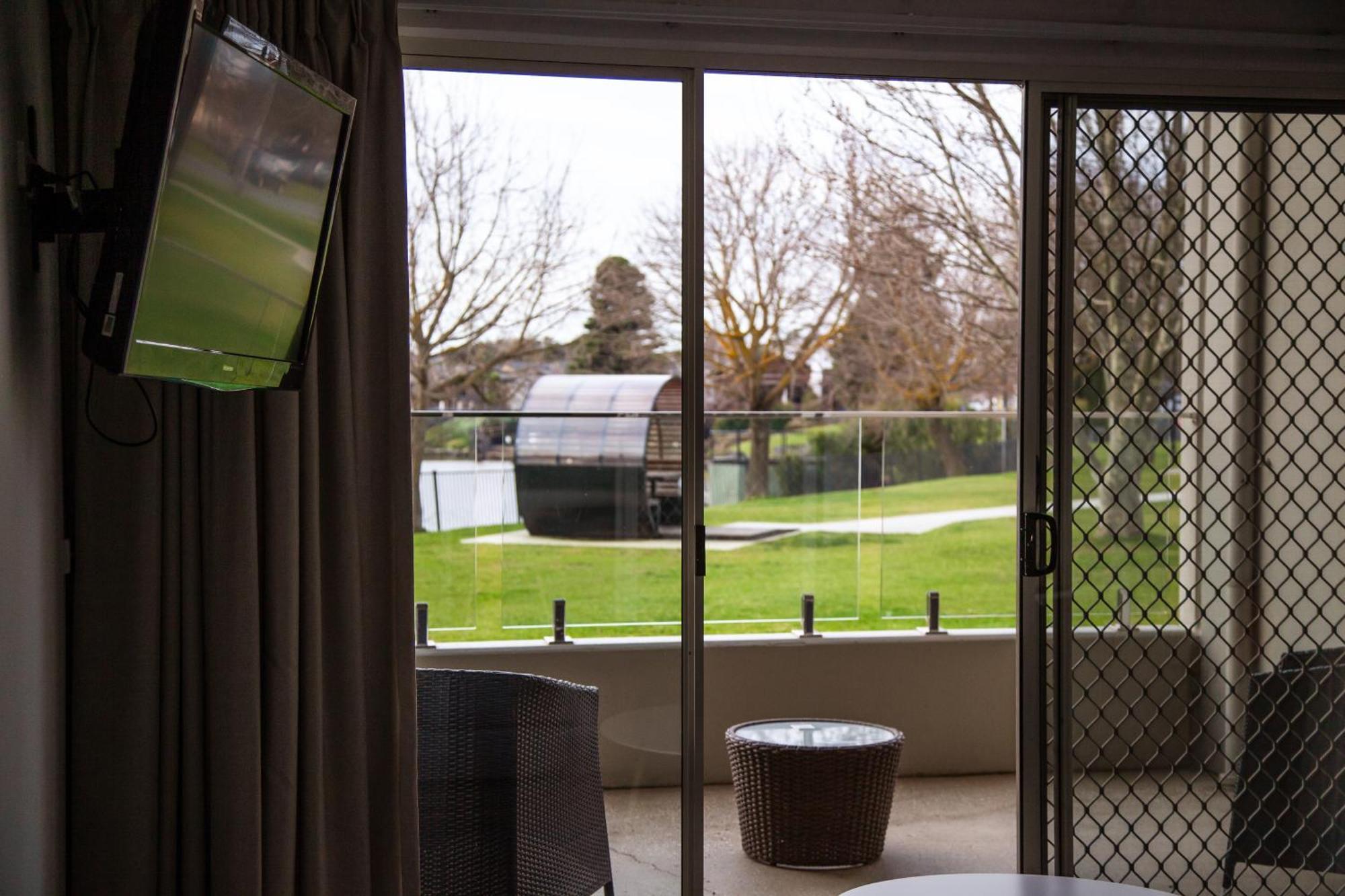 Nagambie Waterfront Motel Экстерьер фото