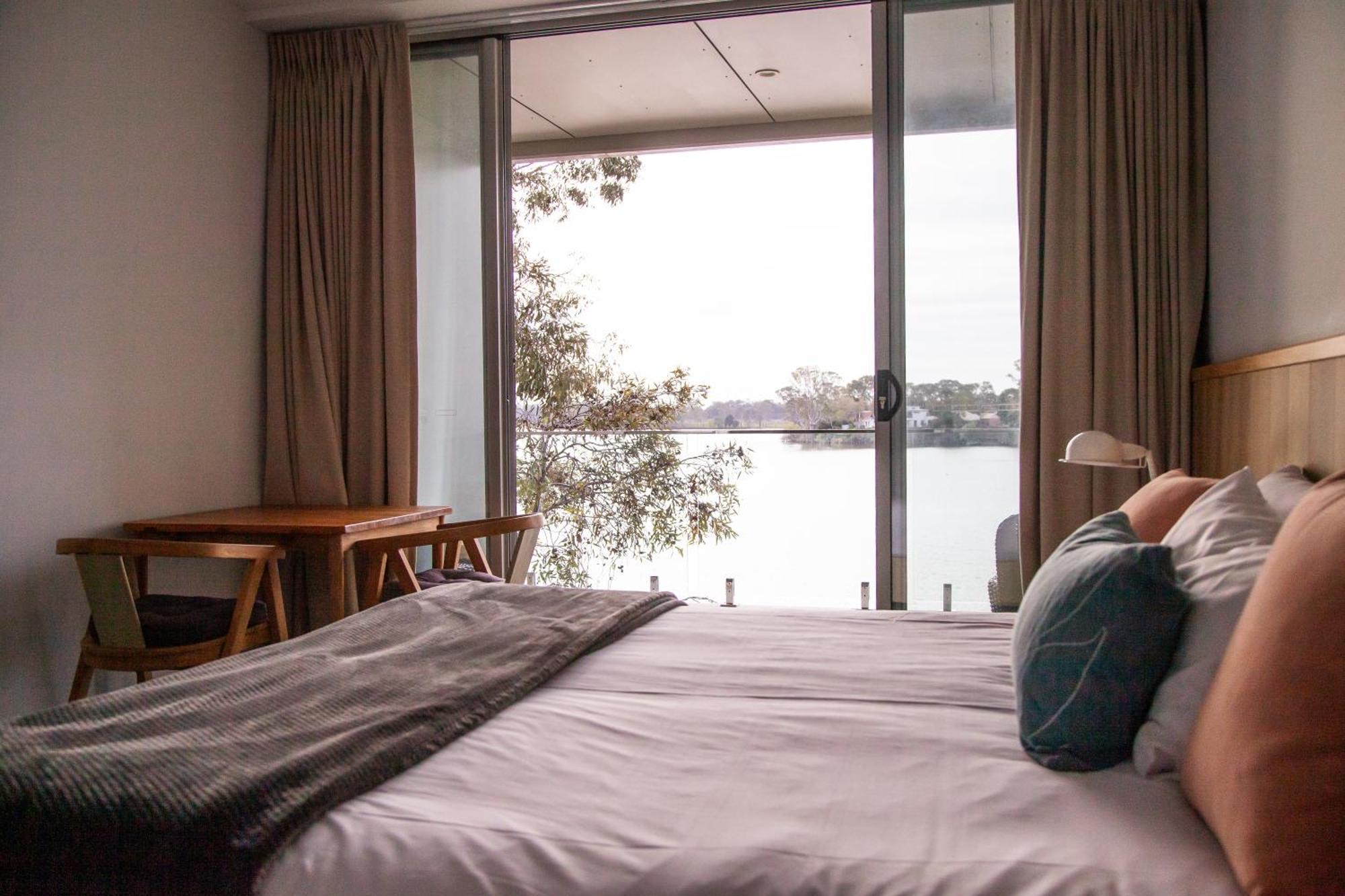 Nagambie Waterfront Motel Экстерьер фото
