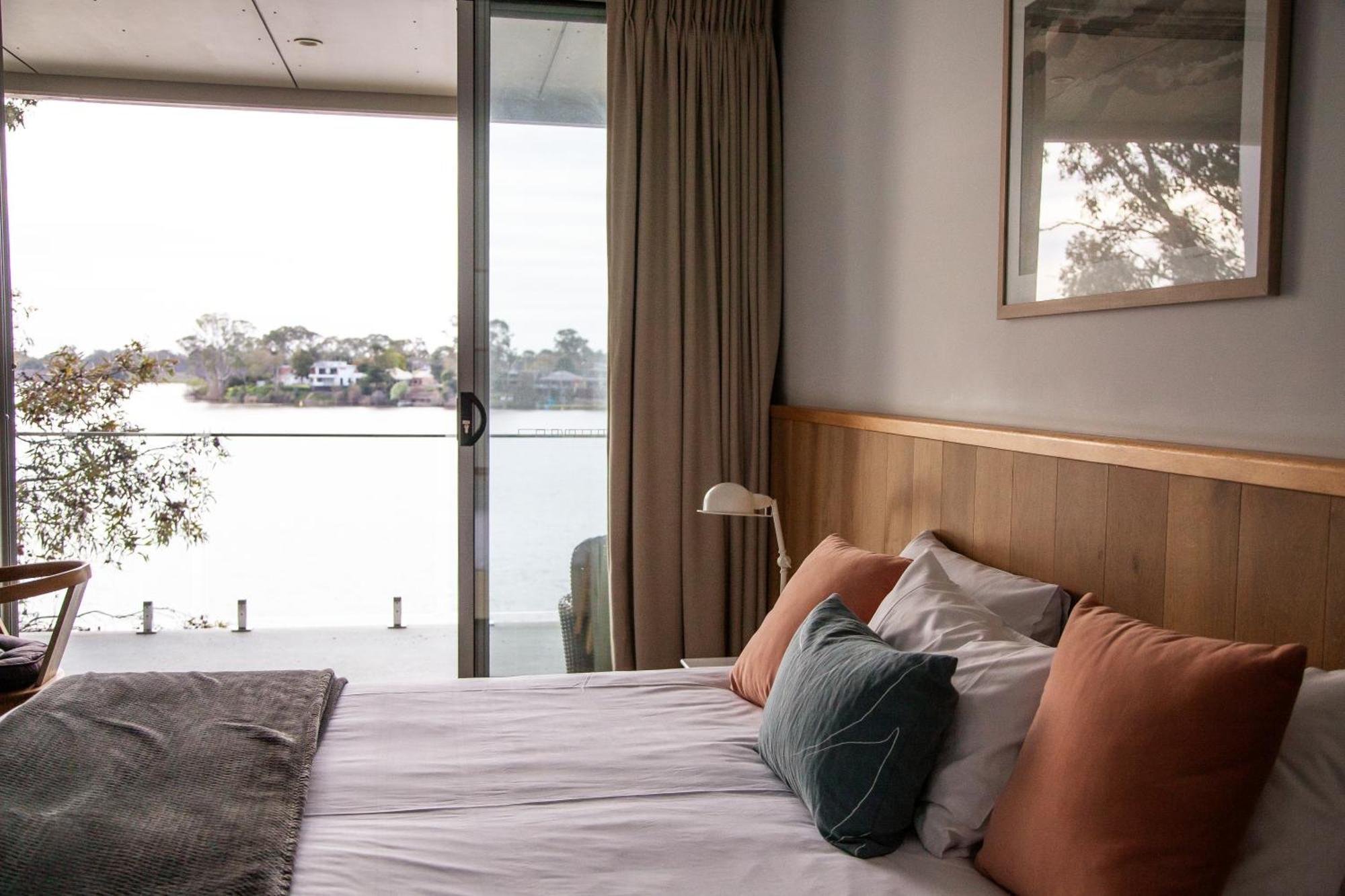 Nagambie Waterfront Motel Экстерьер фото