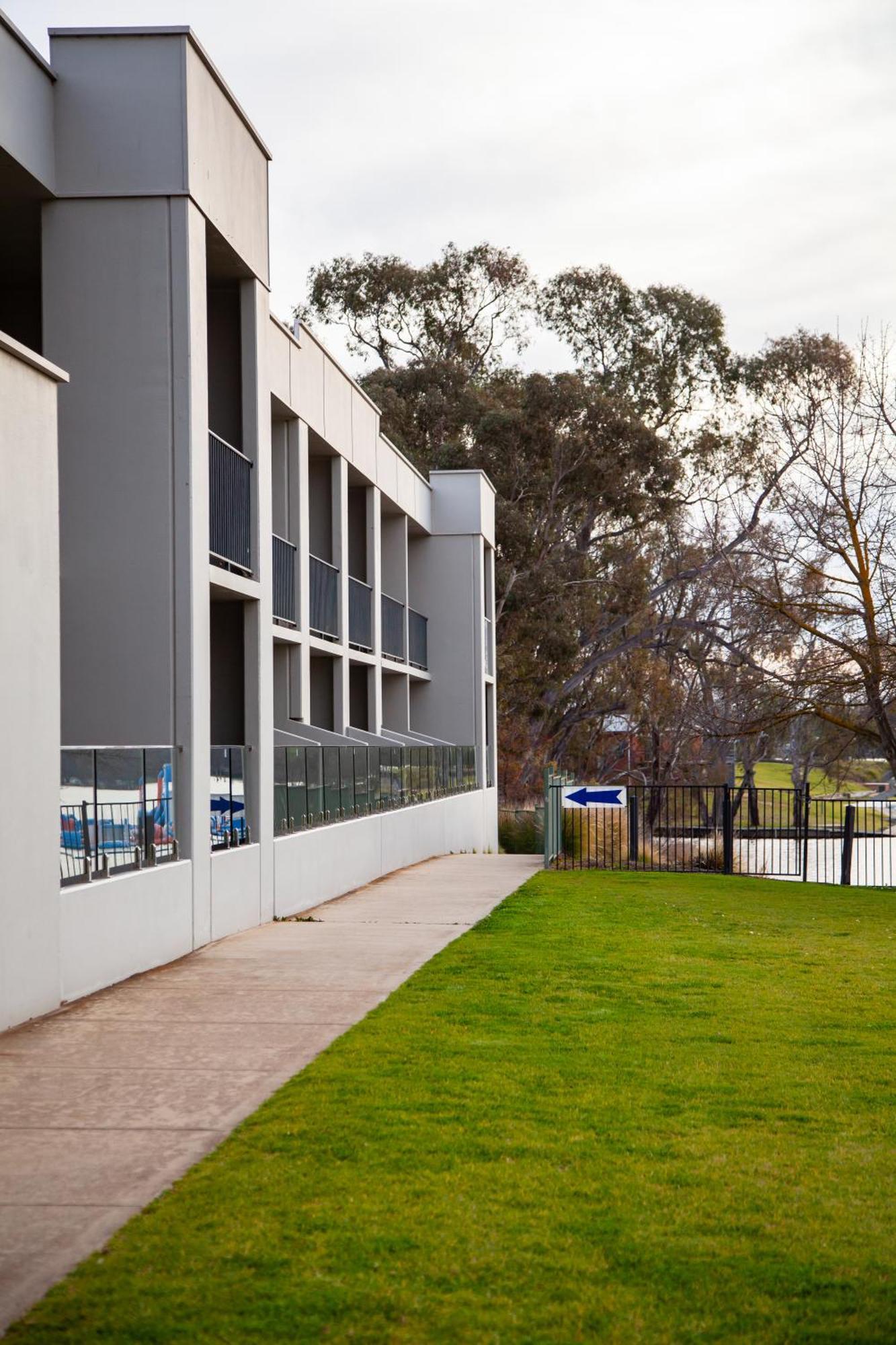 Nagambie Waterfront Motel Экстерьер фото