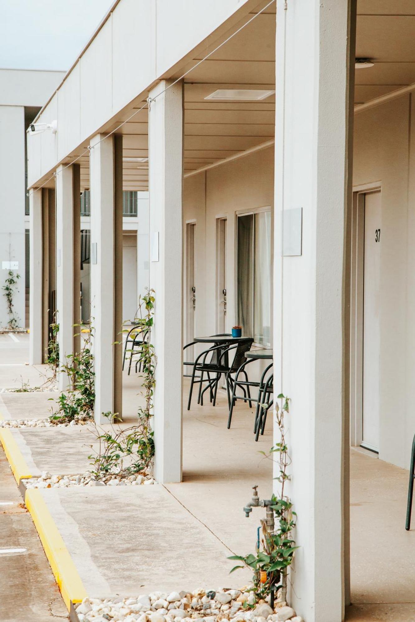 Nagambie Waterfront Motel Экстерьер фото
