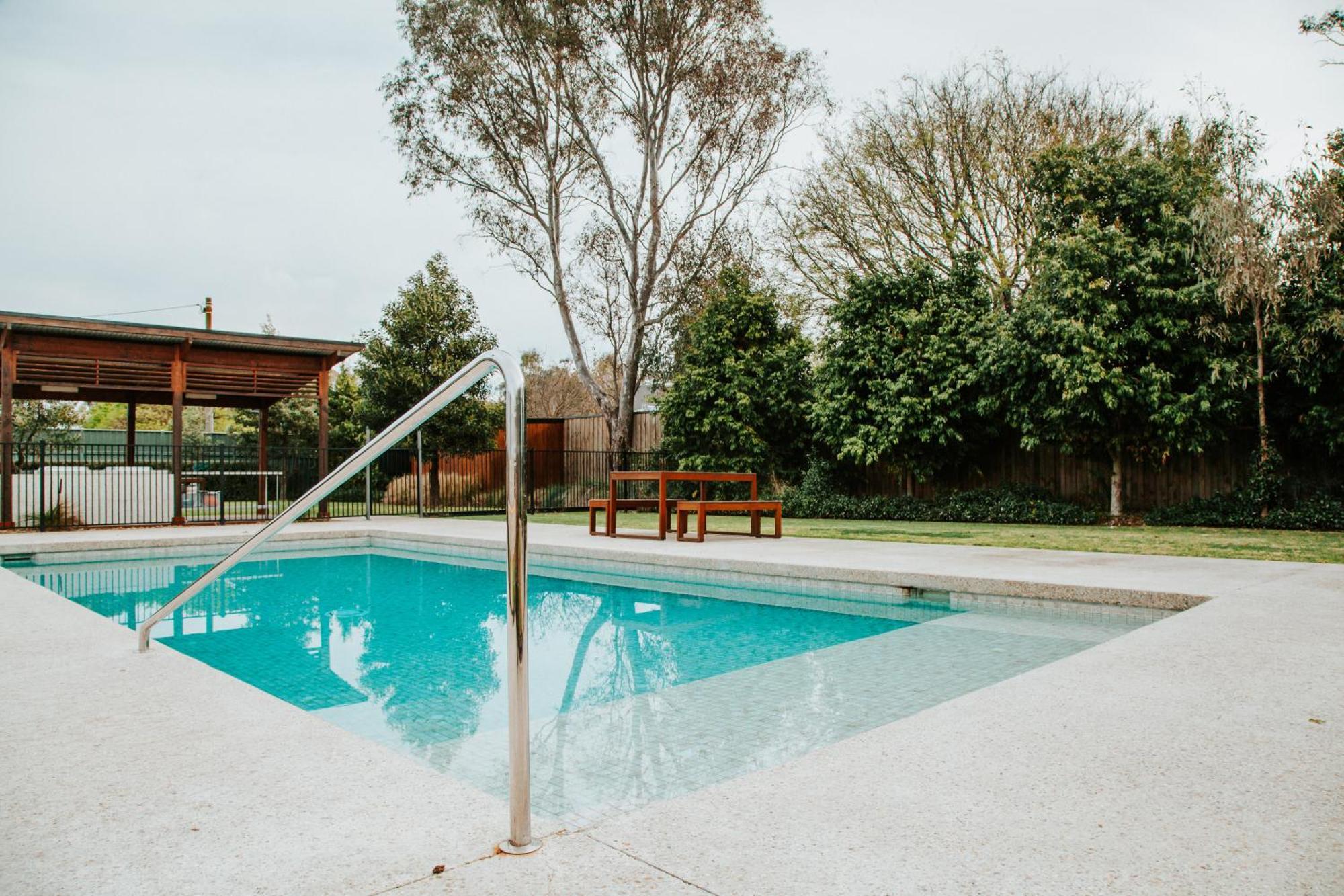 Nagambie Waterfront Motel Экстерьер фото