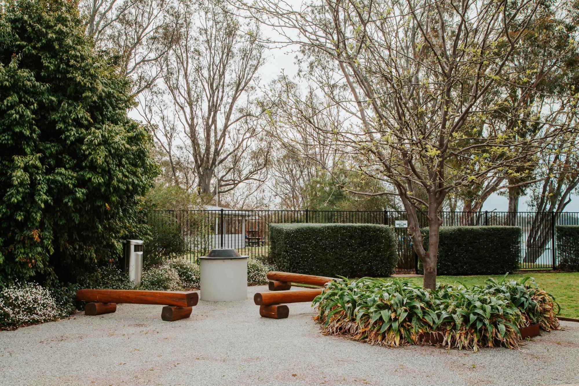 Nagambie Waterfront Motel Экстерьер фото